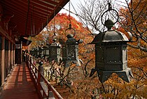 Tsurigata tōrō, Japanse hangende metalen lantaarn