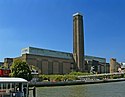 Tate Modern při pohledu z výletní lodi Temže - geograph.org.uk - 307445.jpg
