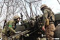 Українська M101, захищена згори решіткою та рабицею з боків