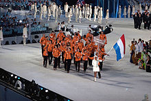 Photographie de l'entrée de la délégation néerlandaise lors de la cérémonie d'ouverture.