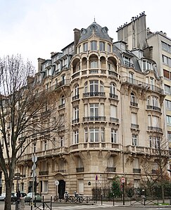 No 21, boulevard Suchet (à l’angle de la rue Louis-Boilly).