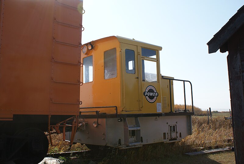 由柴油和電力發動的混合式火車頭；攝影：SriMesh；圖片來源：維基百科
