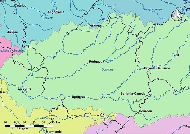 Le département est découpé en trois sous-bassins administratifs. Du nord au sud, « Charente », « Dordogne » et « Garonne ».