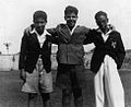 فؤاد أبو ذكري (في الوسط) في مدرسة فيكتوريا، الإسكندرية، حوالي 1933.