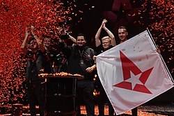 Det danske e-sport-laget Astralis som feirer at de har vunnet en turnering