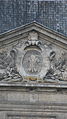 Blason présent sur le fronton de la façade arrière de l'hôtel de ville de Soissons.