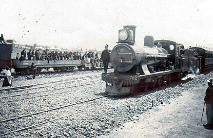 The Governor's train arrives in Fort Beaufort behind 7th Class no. 722, for the opening of the railway station in 1904