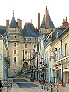 Langeais. Le Château et la rue Thiers.