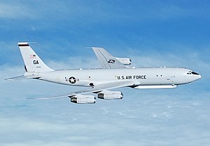 Americký E-8C Joint STARS za letu.