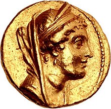 Золотая монета Клеопатры Теи в жены Александра I Баласа.jpg