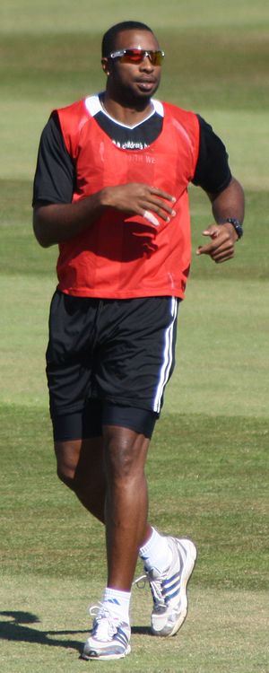 English: Kieron Pollard warming up for Somerse...