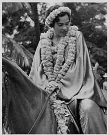 Liliuokalani Kawananakoa as a pāʻū rider (PP-34-4-029).jpg