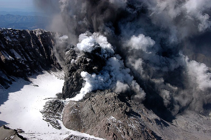 File:MSH04 crater eruption image 1213PDT 10-01-04.jpg