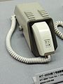 初期の自動車電話「MT-800M形1号自動車電話機」。1978年製造。