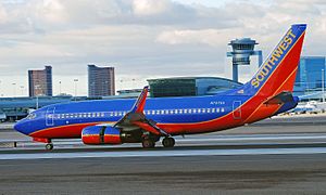 Die eerste 737NG, 'n 737-700, is op 8 Desember 1996 ontplooi, en het eers op 9 Februarie 1997 gevlieg, dit is later aan Southwest Airlines afgelewer