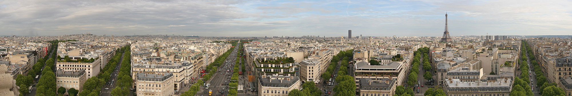 Vue panoramique de Paris depuis l'Arc de Triomphe, avec la tour Eiffel à droite.
