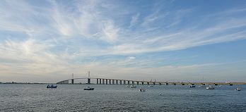 Le pont de Saint-Nazaire sur l'estuaire de la Loire vu depuis Saint-Brevin-les-Pins (Loire-Atlantique, France). (définition réelle 2 784 × 1 269)