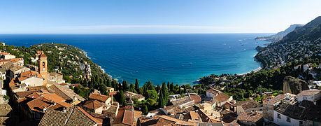 Le vieux village, le Cap Martin et la Baie de Roquebrune.