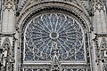 Rosace de la cathédrale de Rouen : la rose aux écoinçons inférieurs ajourés, présente seize pétales rayonnant autour d'un oculus central[9].