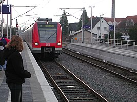 S1 im Bahnhof Jügesheim (2003)