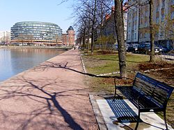 View to Ympyrätalo from Säästöpankinranta.