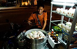 Salat pao street vendor chiang mai 03.jpg