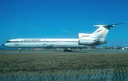 Baikal Airlinesin Tupolev Tu-154M Pekingissä vuonna 1997.