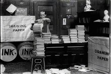 Файл: Винзор Маккей, знаменитый карикатурист из газеты «Нью-Йорк Геральд» и его движущийся комикс - Маленький Немо (1911) .webm