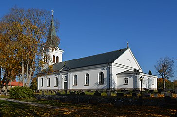 Kyrkan från sydväst.