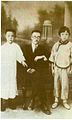 胡先驌院士於1928年夏攜長女昭文，長子德熙合影於南京