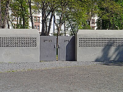 Westliche Friedhofspforte mit der Inschrift Beth Ha'Chaim („Haus des Lebens“)