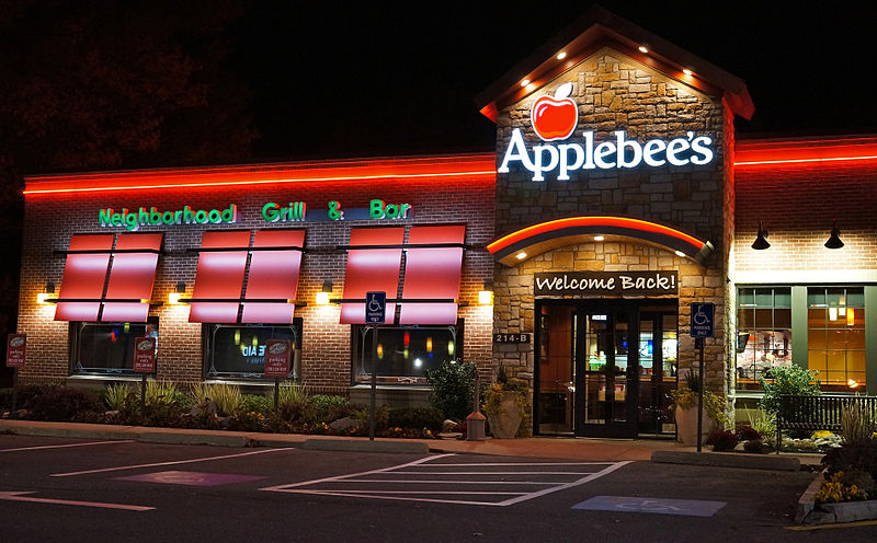 File:Applebee's night view.jpg
