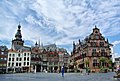 Grote Markt van Nijmegen met links de Boterwaag en rechts de Kerkboog met de Stevenskerk op de achtergrond.