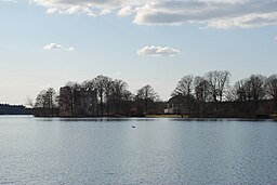 Bergkvara slott vid Bergkvarasjön.