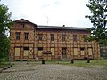 Bahnhof Muskau mit Empfangsgebäude, der Güterabfertigung und zwei Nebengebäuden