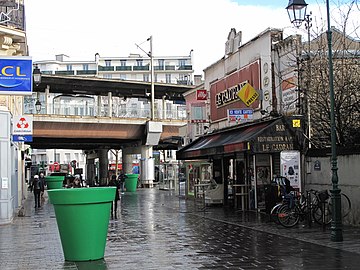 Brasserie du Cadran et viaduc de la gare de Colombes