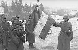 Bundesarchiv Bild 101I-141-1258-15, Russland-Mitte, Soldaten der französischen Legion, Fahne.jpg