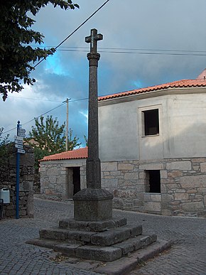 Cruzeiro em Vila Cova à Coelheira