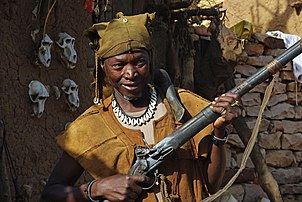 Chasseur dogon, au Mali. (définition réelle 3 872 × 2 592)