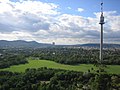 A Donauturm és a környező park
