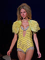 La model Erin Heatherton a la passarel·la Custo Barcelona primavera-estiu de 2009.