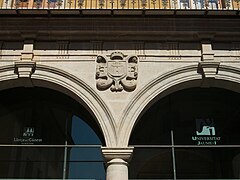 Escudo en la Lonja del Cáñamo.