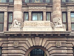Detalle de la fachada del Banco de México