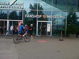 Fanshop mit Museum neben dem St. Jakob Park