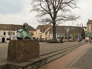 Hilden, Büste van Wilhelm Fabry aan de markt