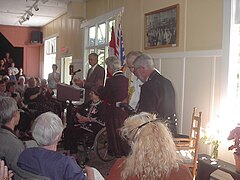 Jane Rule recibe la Orden de Canadá de la Teniente-Gobernadora Iona Campagnolo, Sala Comunitaria