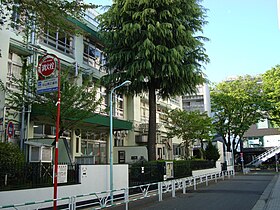 神宮前小学校