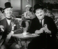 Gøg og Gokke i The Flying Deuces (1939)