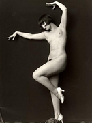 Louise Brooks took out an injunction suit to restrain John de Mirjian from distributing his nude portraits of her.