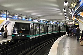 Rame MP89 CC à Denfert-Rochereau, en 2011, sur la ligne 4.